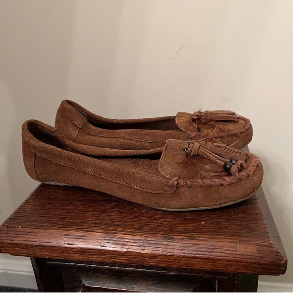 Minnetonka Brown Suede Fringe Feather Flat Moccasins - Picture 5 of 7